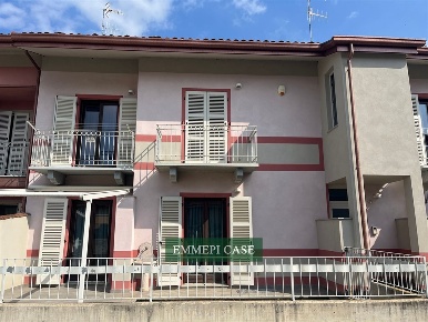 Foto Villa a schiera a Trinità Centro di 240 m² con 5 locali in vendita