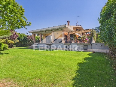 Foto Villa bifamiliare in Via dei Casali Santovetti, Roma di 411 m²