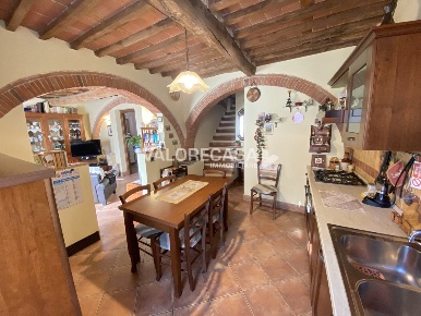 Foto Appartamento a Carrara Centro di 130 m² con 8 locali in vendita