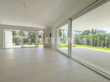 Foto Villa unifamiliare a Lignano Sabbiadoro Centro di 170 m² in vendita