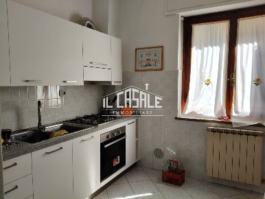 Foto Appartamento a Londa Centro di 80 m² con 4 locali in vendita