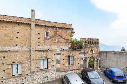 Foto Appartamento in Via Fontana Vecchia 5, Taormina Centro di 100 m²