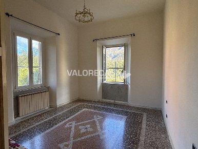 Foto Appartamento a Carrara Centro di 100 m² con 5 locali in vendita