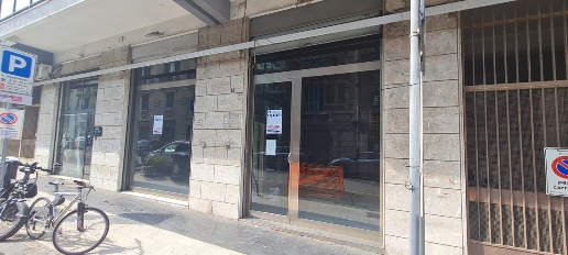Foto Locale commerciale in Via Santa Maria La Porta 14, Messina di 90 m²