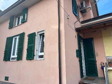 Foto Appartamento a Sarzana Crociata di 106 m² con 5 locali in vendita