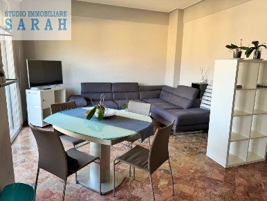 Foto Appartamento in Via Maroncelli, Viareggio di 90 m² con 5 locali