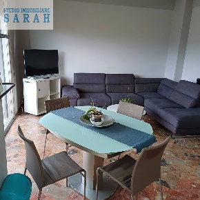 Foto Appartamento in Via Maroncelli, Viareggio di 90 m² con 5 locali