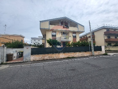 Foto Appartamento in Via G. Marconi, Anzio di 104 m² con 4 locali