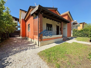 Foto Villa unifamiliare in Via Perugia, Brescia Chiesanuova di 131 m²