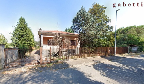 Foto Villa singola in Via Bernini 8, Magenta Centro di 173 m² con 4 locali