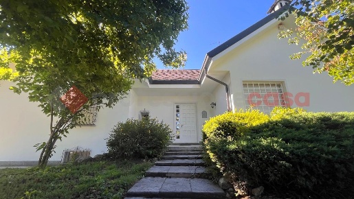 Foto Villa singola in Via san sebastiano 140, Parabiago di 440 m²