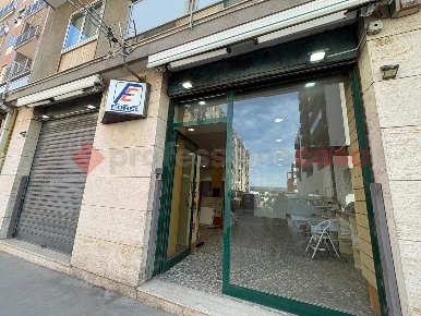 Foto Negozio in battaglia  di montelungo, Bari Libertà di 223 m² in vendita