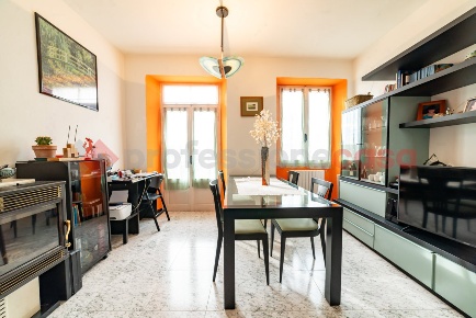 Foto Casa indipendente in San Rocco, Paruzzaro Centro di 280 m² in vendita