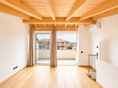 Foto Appartamento in Via Monviso 999, Arona Centro di 104 m² con 4 locali