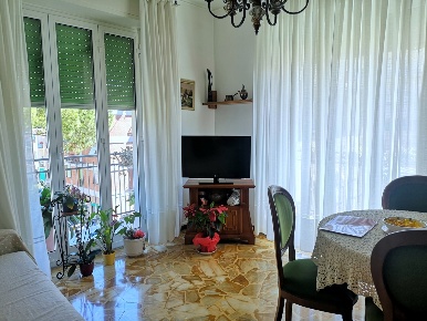 Foto Appartamento a Rapallo Centro - Esterno Ferrovia di 71 m² con 2 locali