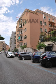 Foto Appartamento in via squarcialupo 3, Roma Bologna di 98 m² con 4 locali
