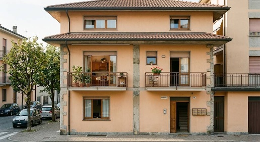 Foto Appartamento in via placanica, Roma Morena di 88 m² con 5 locali