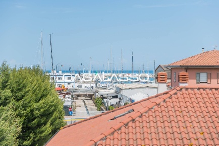 Foto Appartamento a Civitanova Marche di 151 m² con 6 locali in vendita