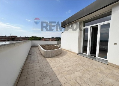Foto Appartamento a Tortona Centro di 100 m² con 4 locali in vendita