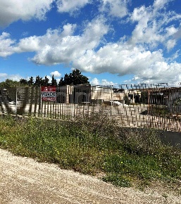 Foto Capannone industriale a Elmas di 1400 m² con 2 locali in vendita