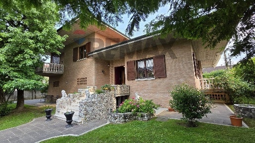 Foto Villa unifamiliare in VIA GOFFREDO MAMELI 7, Caldogno di 456 m²