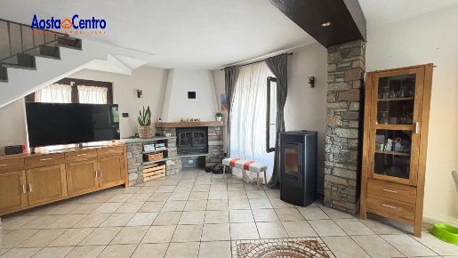 Foto Appartamento in Località Plan de Chateaux 1/D, Gignod Centro di 151 m²