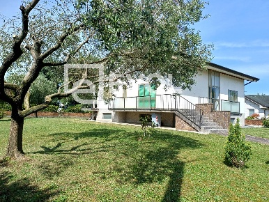 Foto Villa unifamiliare in via Baldasseria media, Udine di 220 m²