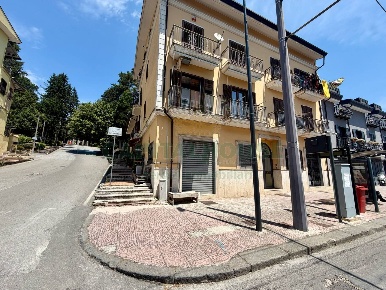 Foto Appartamento in VIA FRANCESCO TEDESCO, Avellino di 100 m² con 3 locali