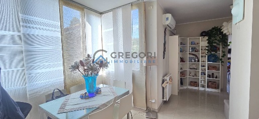 Foto Appartamento in VIA MONTELLO 45, Giulianova di 91 m² con 4 locali
