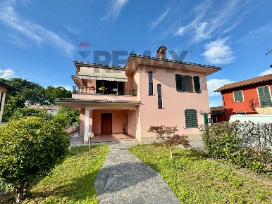 Foto Appartamento a Garlasco Centro di 110 m² con 3 locali in affitto