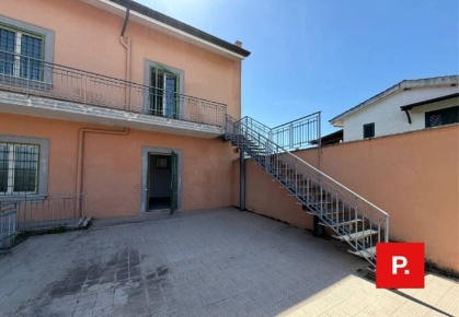 Foto Ufficio in corso Umberto I, Alvignano di 250 m² con 6 locali