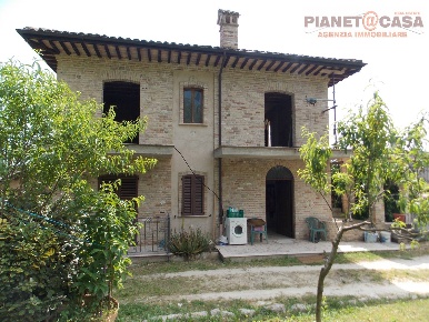 Foto Casa indipendente in Contrada Cabbiano, Castel di Lama di 300 m²