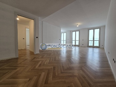 Foto Appartamento in Corso Camillo Benso Conte di Cavour, Pavia di 160 m²
