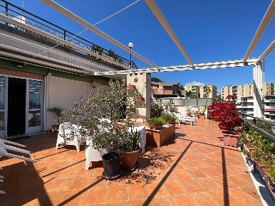 Foto Attico in VIA SCOTTO, Savona Villetta, Valloria di 140 m² con 4 locali