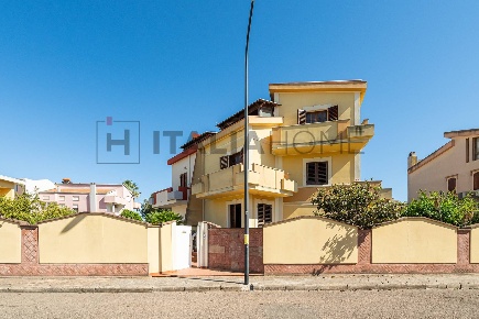 Foto Case semi ndipendenti a Selargius di 197 m² con 7 locali in vendita