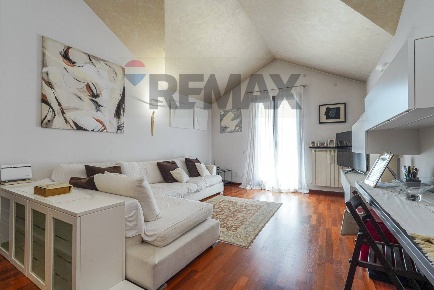 Foto Appartamento in via Silvio Pellico 52, Bernareggio di 117 m²