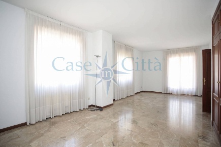 Foto Appartamento in via frua, Milano Frua di 120 m² con 4 locali