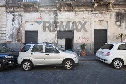 Foto Locale commerciale in Via Fornaciai 39 41 43, Catania di 554 m²