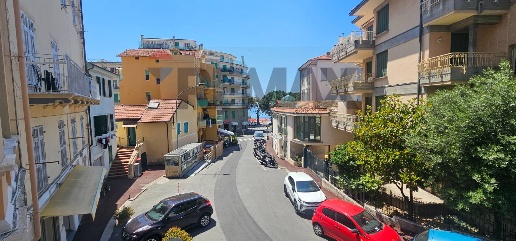Foto Appartamento in Via Matteotti 19, Ospedaletti di 120 m² con 5 locali