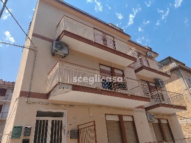 Foto Appartamento in Via Cagliari 33, Carini Centro di 135 m² con 4 locali