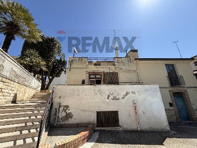 Foto Case semi ndipendenti in via dei caduti, Grassano di 220 m² in vendita