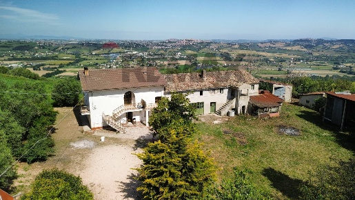 Foto Rustico in Contrada Bore Di Tenna 50, Fermo di 270 m² con 4 locali