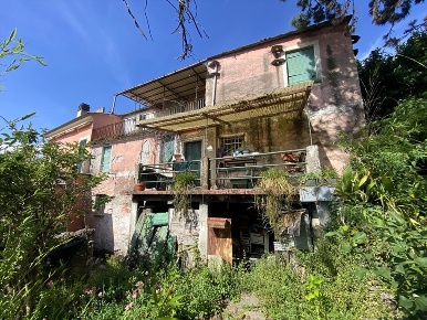 Foto Rustico a Cogorno San Salvatore di 180 m² con 6 locali in vendita