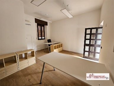 Foto Ufficio in Via Garibaldi, Sedriano Centro di 30 m² con 1 locali