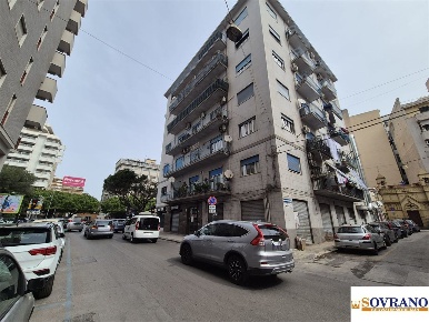 Foto Appartamento in Via Marchese di Roccaforte, Palermo di 140 m²
