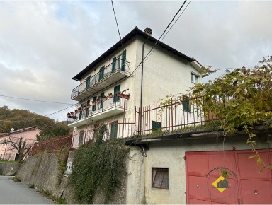 Foto Appartamento in via Ponte di Savignone, Savignone Centro di 100 m²