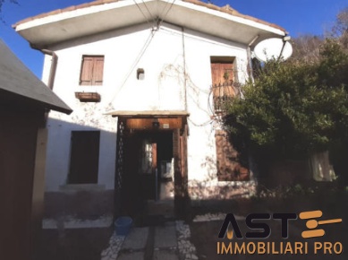 Foto Villa unifamiliare in Frazione Col San Martino Via Canal Nuovo, Centro