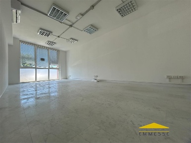Foto Ufficio a Massa Zona Industriale di 90 m² con 2 locali in affitto