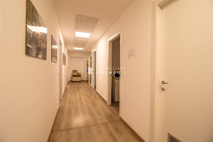 Foto Ufficio a Lecco Caleotto di 200 m² con 7 locali in vendita
