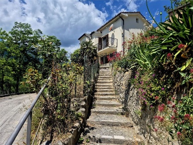 Foto Villa unifamiliare in Via Guglielmo Marconi, Farindola Centro